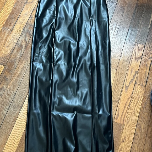 Fashion Nova Maxi Faux Leather Maxi Skirt! Size MEDIUM! New without Tags! - Picture 2 of 8